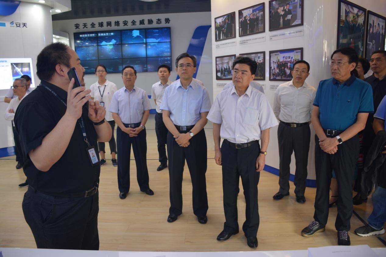 广东省政协主席王荣率住粤全国政协委员考察安天总部